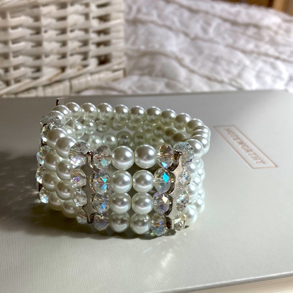 Kissaka gorgeous Pearl and crystal stretch cuff bracelet   Perfect - Picture 1 of 8